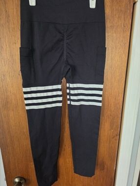 Scrunch Butt Lift Black Leggings with Stripes And Side Pockets